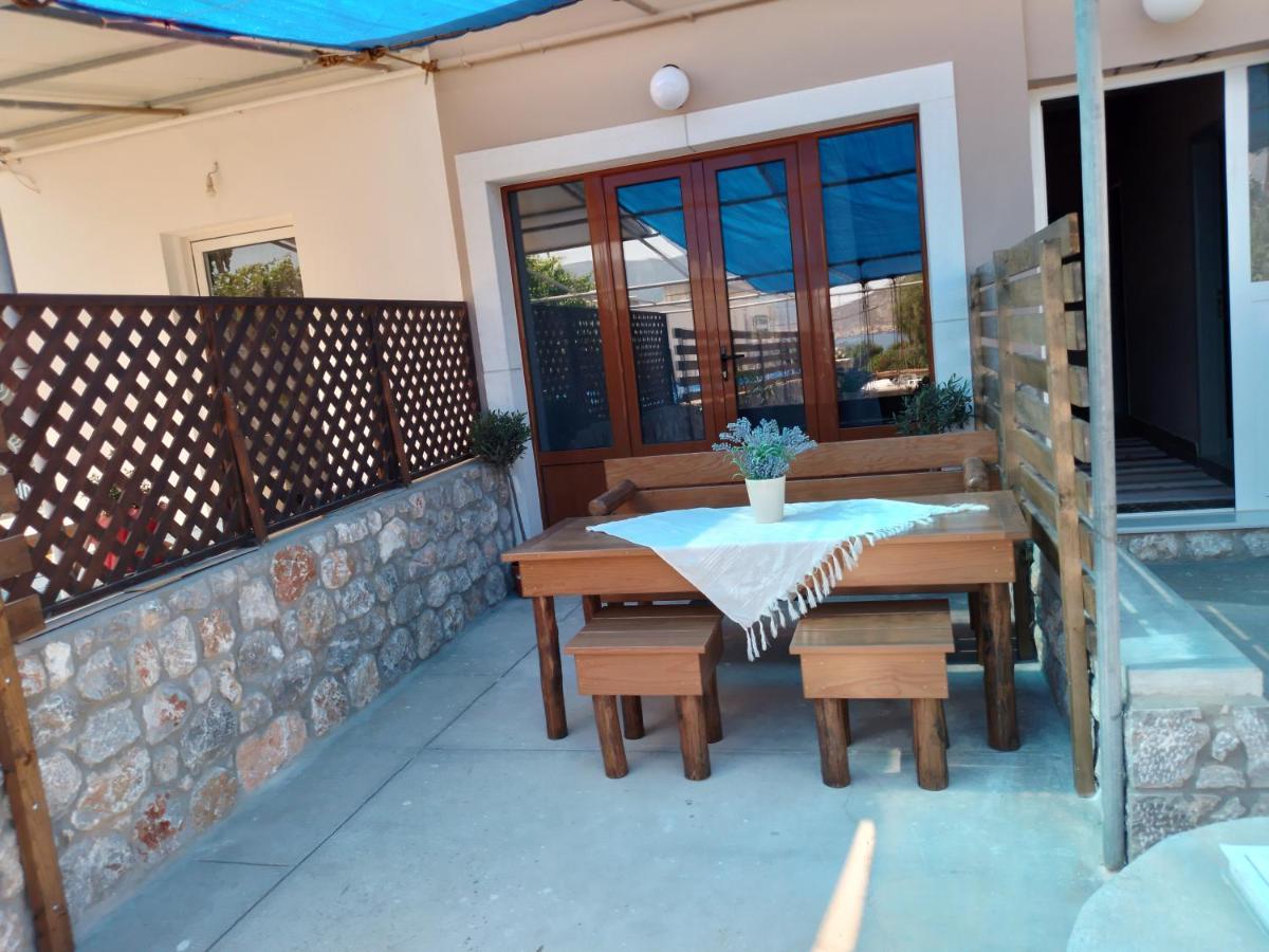Manolakis Pizanias Apartment Emborios Екстериор снимка