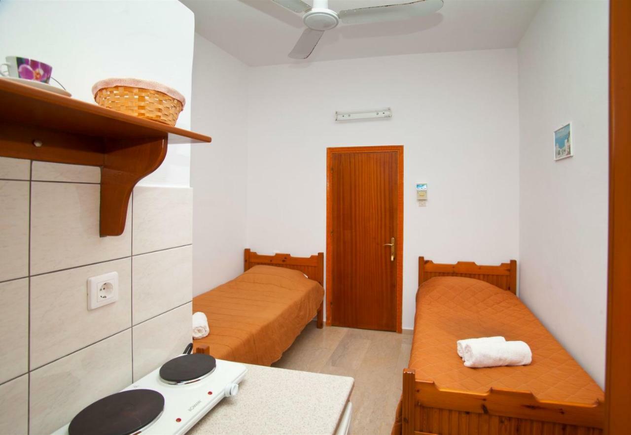Manolakis Pizanias Apartment Emborios Екстериор снимка